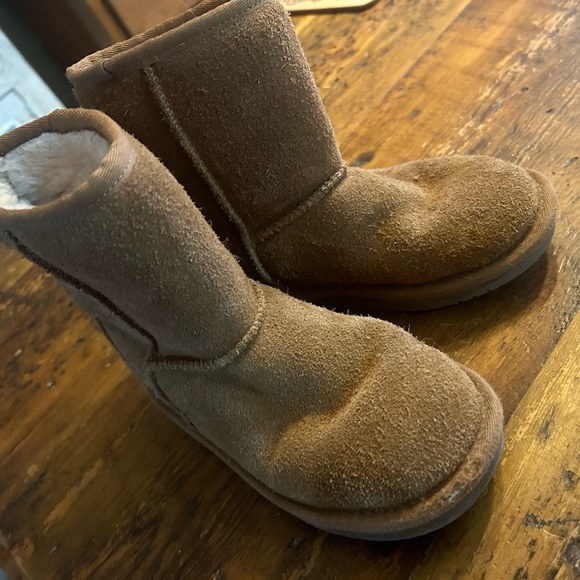 Ugg Koolaburra girls size 13 in good shape . - Picture 2 of 6